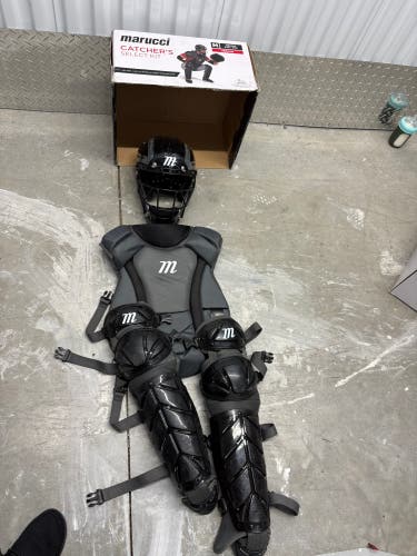 Black Marucci Catcher's Set (Used) medium