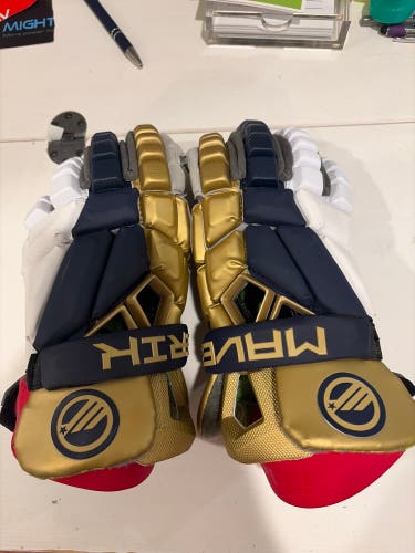 Showtime 2022 Maverik Max Lacrosse Gloves