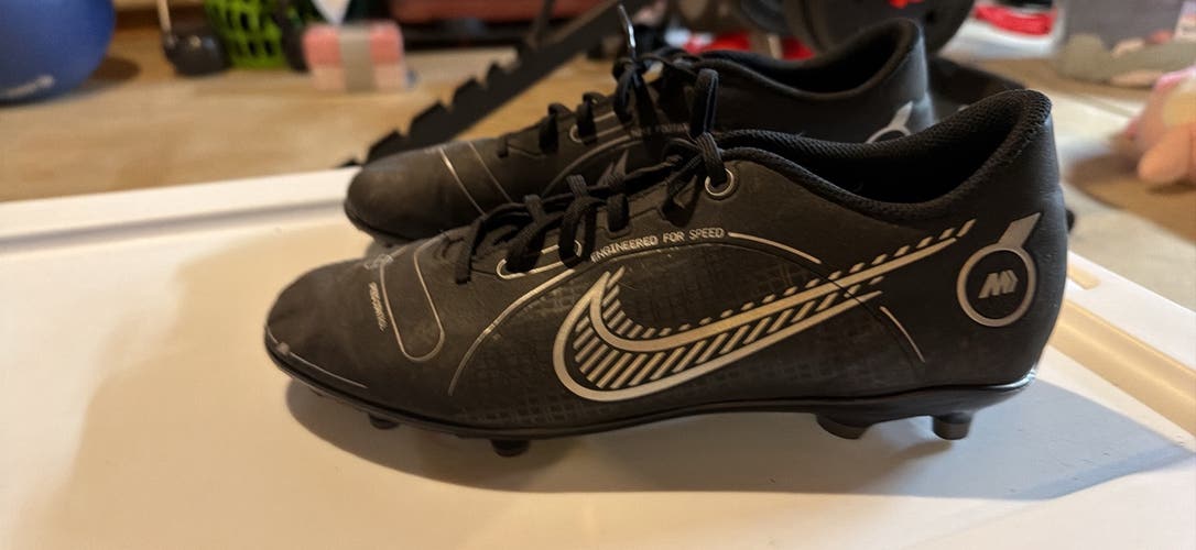 Black Men's Size M 10.0 (W 11.0) Nike Molded Cleats Cleats (Used)