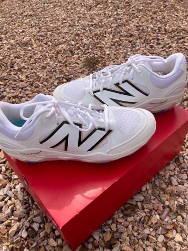 White Men's Size M 11.0 (W 12.0) Adult New Balance 3000v7 Low Top Metal (Used)
