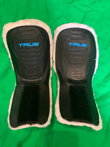 True VH White Felt Replacement Tongues Medium For 6-8.5 Skates *Read Full Description*