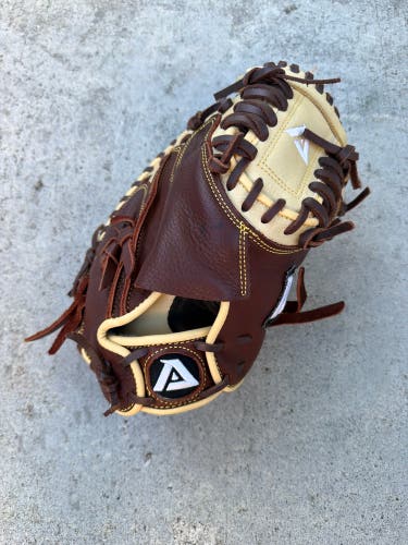 Akadema APM241 RH Baseball Glove 33" (Used)