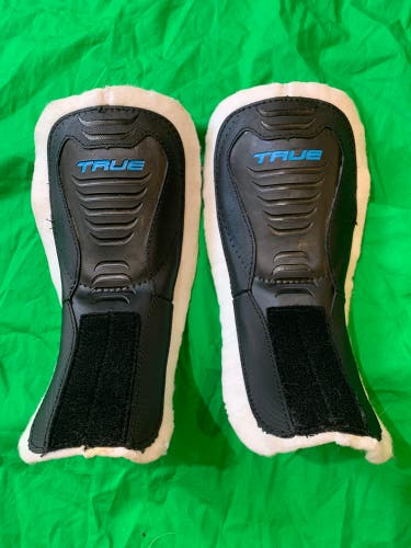 True VH White Felt Replacement Tongues Medium For 6-8.5 Skates *Read Full Description*
