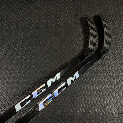 2 Pack Bundle - Senior CCM JetSpeed FT8 Pro Right Handed Hockey Stick P28 75 Flex (New)