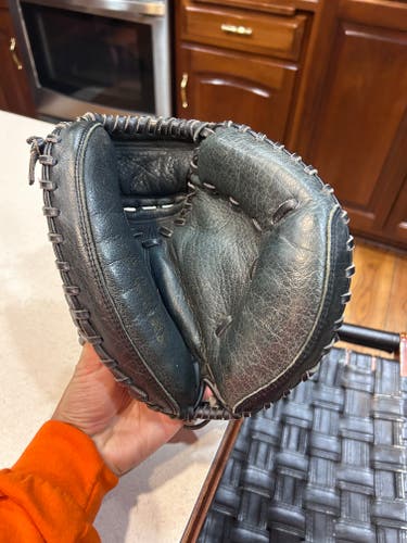 2015 Mizuno RH Catcher's Classic Baseball Glove 11" (Used)