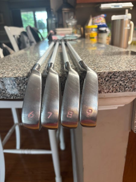 Women's 2024 Top Flite Titanium 460cc Right Handed Clubs (Full Set) 5 Pieces (Used)