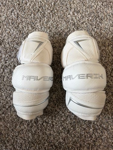 Lightly Used Maverik M6 Elbow Pads (Medium)