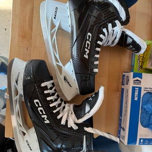 Black/White CCM Next Hockey Skates Regular Width 8 (Used)