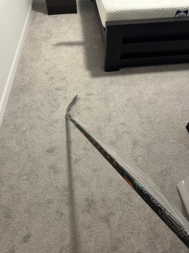 Bauer AG5NT Hockey Stick Pro Stock / PROTO Custom Graphics – P28 77 Flex PRO STOCK