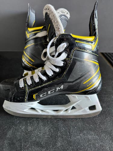 CCM Super Tacks 9380 Hockey Skates Regular Width Size 4 (Used)