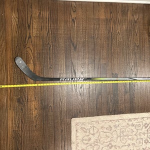 Junior Bauer Vapor Hyperlite 2 Right Handed Hockey Stick P28 40 Flex (Used)