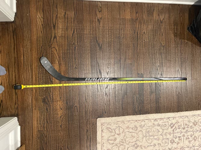 Junior Bauer Vapor Hyperlite 2 Right Handed Hockey Stick P28 40 Flex (Used)