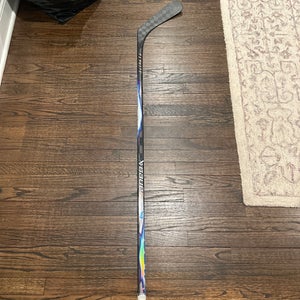 Junior Bauer Vapor Flylite Right Handed Hockey Stick P92 40 Flex (Used)