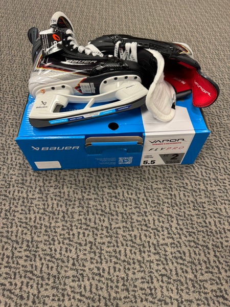 Bauer Vapor Flypro Hockey Skates Size 5.5 (New) fit 2