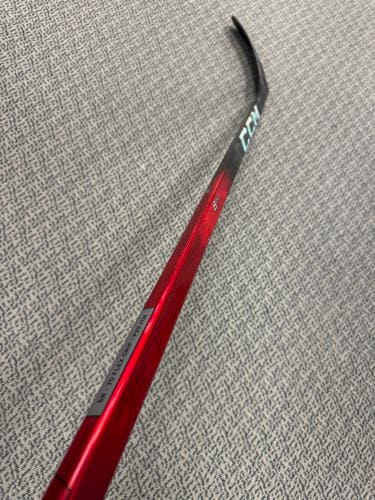 Senior Red CCM JetSpeed FT8 Pro Right Handed Hockey Stick P29+1/4 70 Flex (New)