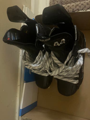 Black 2022 Bauer Supreme Mach Hockey Skates Regular Width Pro Stock 7.5 (New)