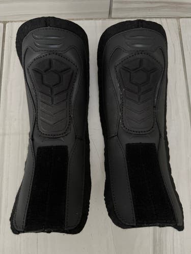New True / VH T-guard felt hockey skate tongue. Medium
