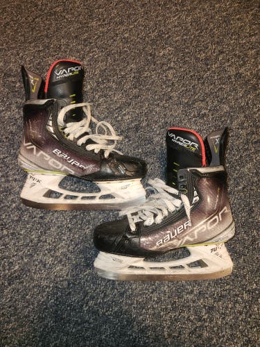 Black/Gray Bauer Vapor Hyperlite Hockey Skates 7.5 (Used)