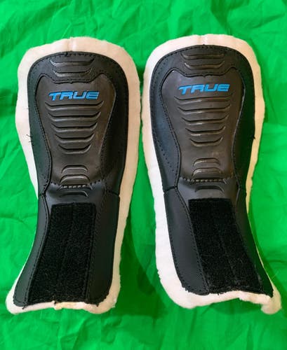 True VH White Felt Replacement Tongues Medium For 6-8.5 Skates *Read Full Description*