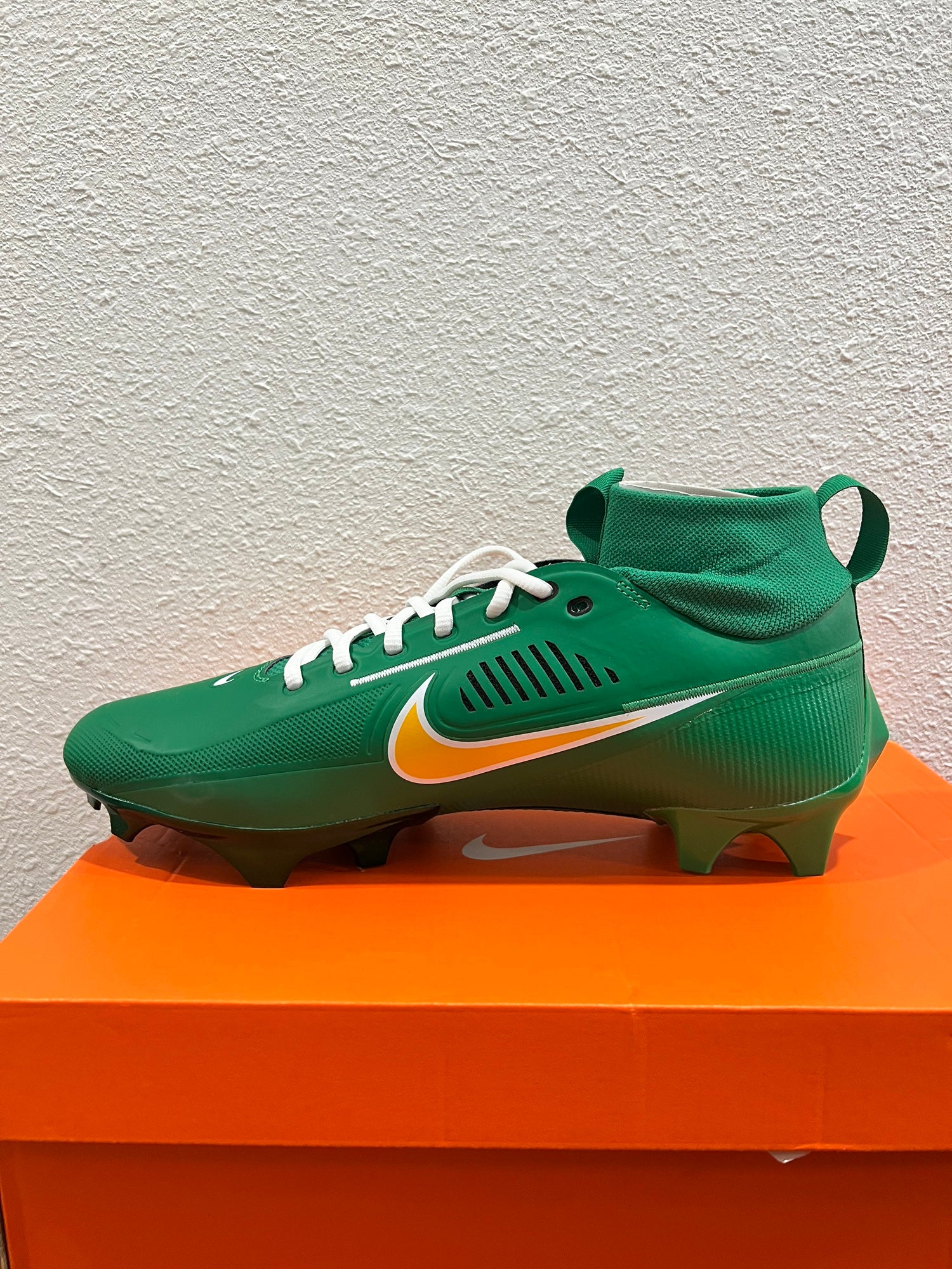 Nike Vapor Edge Pro 360 2 Oregon Ducks PE Football Cleats  display picture 3