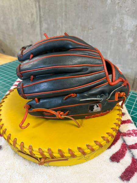 Wilson A2000 JA27 GM Jose Altuve Game Spec 11.5 Baseball Glove