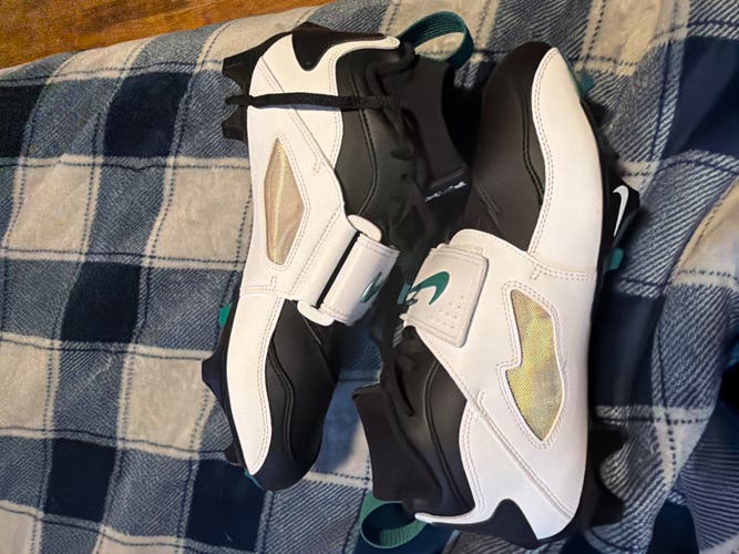 Men's Size M 10.5 (W 11.5) Nike Cleats High Top Molded Cleats (New)