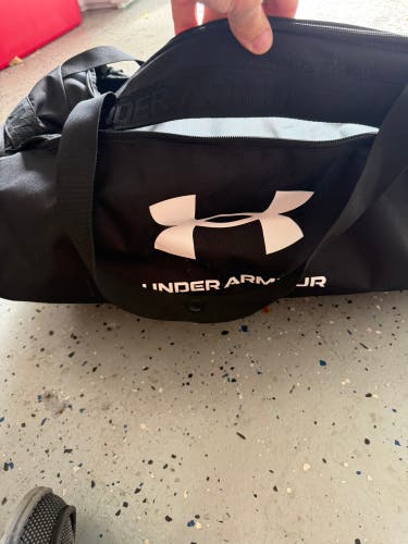 Black Adult Unisex Small / Medium Under Armour Duffle Bag (New)