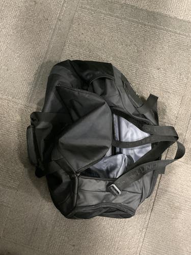 Used Under Armour SMALL DUFFLE BAG Soccer Player Duffel Bag Black 11614-S000236657