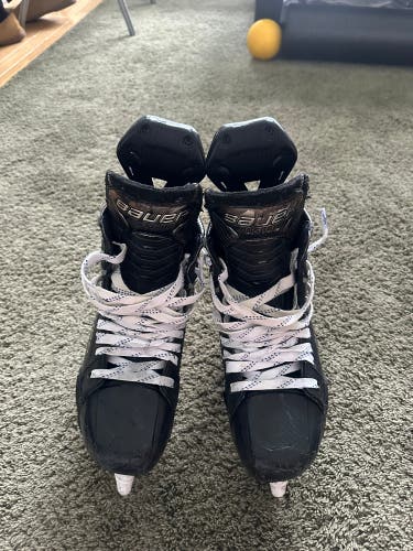 Black 2022 Bauer Supreme Mach Hockey Skates Pro Stock 7 (Used)