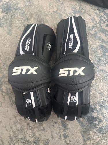 Large Adult STX Stallion 500 Arm Pads (New) Size Large