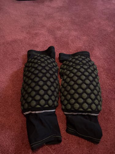 Senior Elbow Pads (Used)