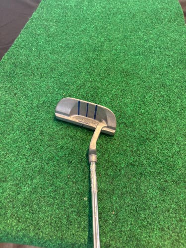 Golf putter: Men's Northwestern Blade Right Handed Putter 35" (Used)