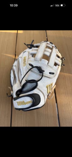 Wilson A950 RH Softball Glove 34" (Used)