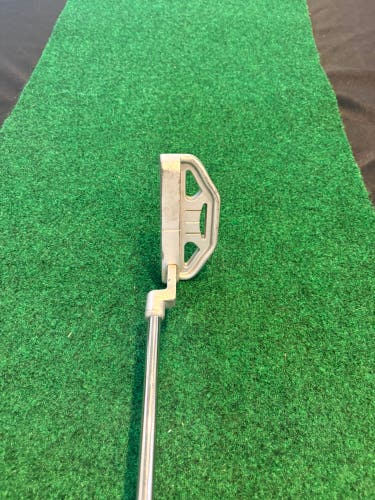 Golf putter: Men's Mallet Right Handed Putter 35" (Used)
