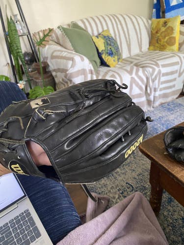 Outfield RH Wilson A2000 Baseball Glove 12.5" (Used)