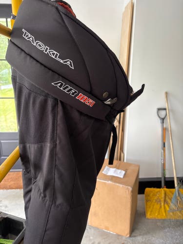 Senior Large Tackla Air 1051 Hockey Pants (Used)