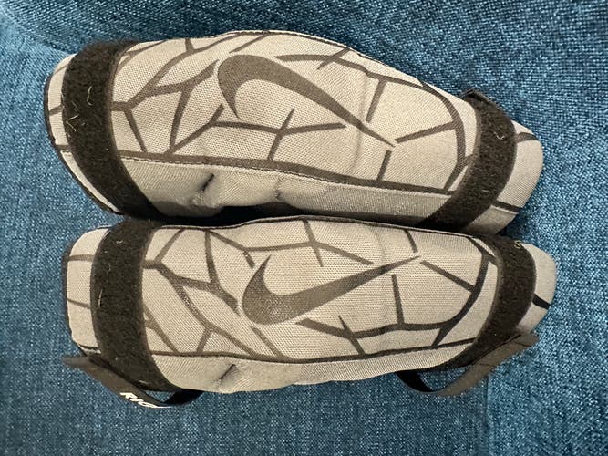 Youth Youth Nike Vapor Arm Pads (Used)