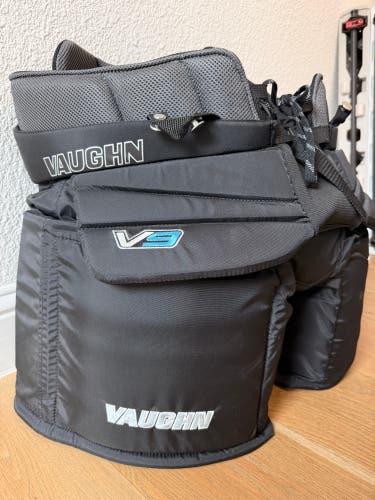 Intermediate Large Vaughn Velocity V9 XFP Hockey Goalie Pants (Used)