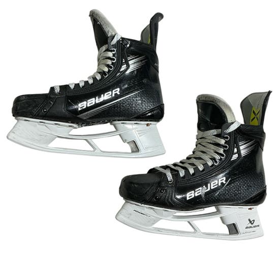 Stars Bauer Vapor Hyperlite 2 Pro Stock Size 8.5 Hockey Skates (Used) 7854
