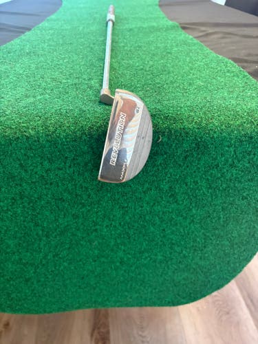 Golf Putter: Maxfli Revolution Mallet Right Handed Putter (Used)