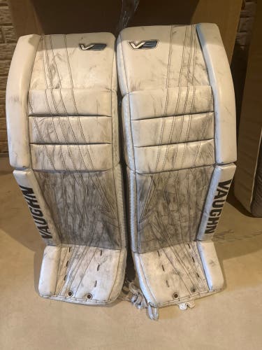 33" Vaughn Velocity V9 Goalie Leg Pads (Used)