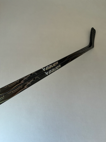 *2 Pack* of New 77 Flex P92 Senior Bauer Vapor (Flylite dress) Left Hand Hockey Sticks - Black