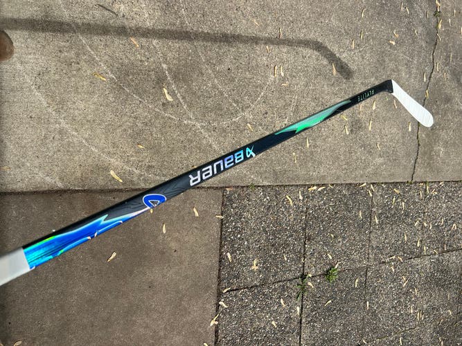 Senior Bauer Vapor Flylite Right Handed Hockey Stick P92 87 Flex Pro Stock (Used)