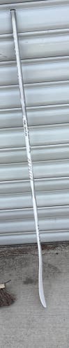 Intermediate Bauer Vapor Flylite Right Handed Hockey Stick P28 50 Flex (New)