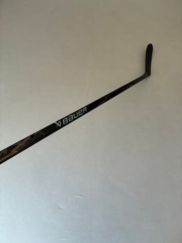 New 77 Flex P28 Senior Bauer Vapor League (Flylite dress) Left Hand Pro Stock Hockey Stick - Black