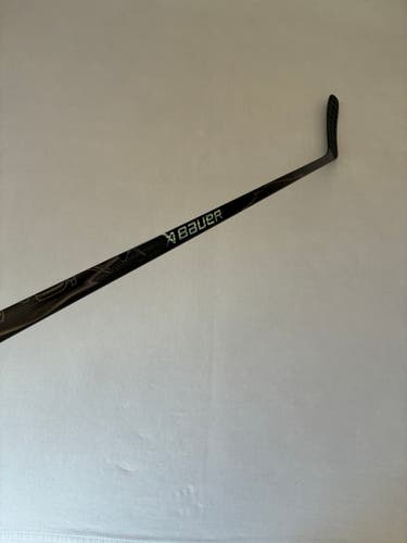 New 77 Flex P88 Senior Bauer Vapor League (Flylite dress) Left Hand Pro Stock Hockey Stick - Black