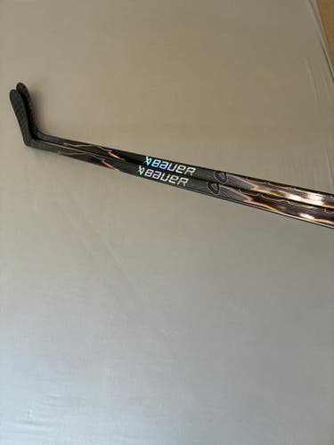 *2 Pack* of New 70 Flex P28 Senior Bauer Vapor League (Flylite dress) RH Hockey Sticks - Black