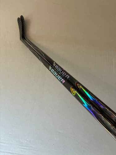 *2 Pack* of New 77 Flex P28 Senior Bauer Vapor League (Flylite dress) RH Hockey Sticks - Black