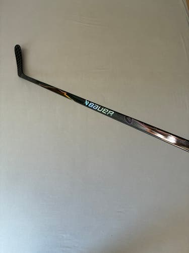New 77 Flex P90TM Senior Bauer Vapor League (Flylite dress) Right Hand Hockey Stick - Black