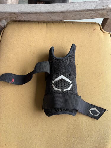 Black Junior EvoShield Leg guard Shin Guards (Used)